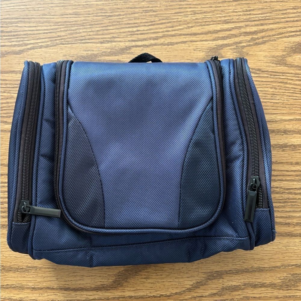 Navy Blue Men's Travel/Toiletry Bag, NWOT